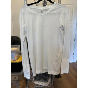 Lululemon White Swiftly size 12 Long Sleeve